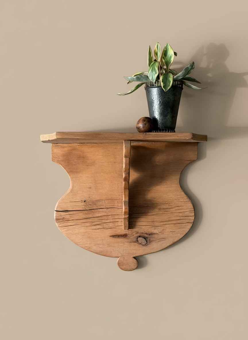 Medallion Wall Shelf in Pine
