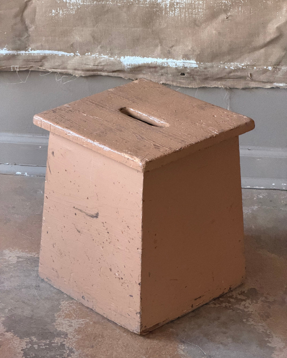 Farmhouse Stool in Dusty Pink