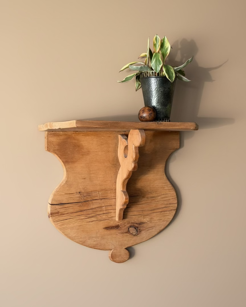 Medallion Wall Shelf in Pine
