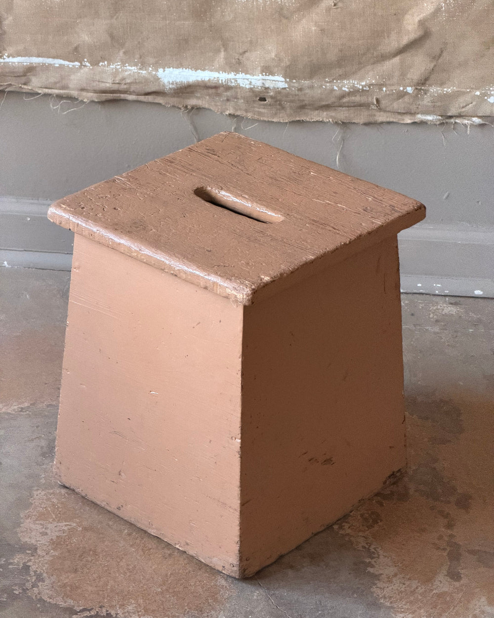Farmhouse Stool in Dusty Pink